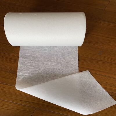 Manta de fibra de vidro picada combinada com uma camada de véu de poliéster para pultrusão de PRFV, peso unitário de 240g por metro quadrado, para tornar a superfície muito lisa, amplamente aplicada em painéis de estrutura solar