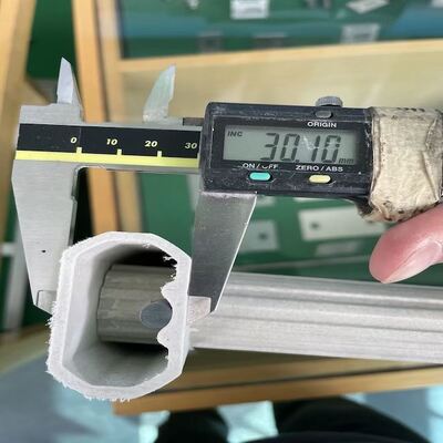 Perfis Irregulares de PRFV Pultrudido com Construção Leve, Alta Resistência e Excelentes Propriedades Anticorrosivas