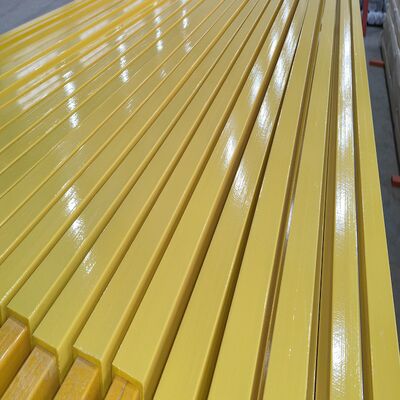 Tubo rectangular de FRP por processo de pultrusão, escovando a superfície com determinada tinta, para atingir uma exigência muito elevada de suavidade da superfície e boa aparência