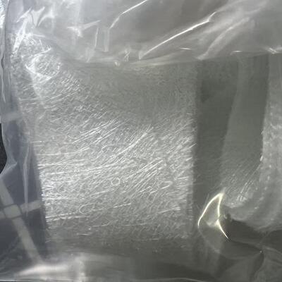 Tapete composto de fibra de vidro com 2 cm de largura, material profissional usado para fabricação de molduras solares fotovoltaicas. Desempenho estável e de alta resistência, combinação perfeita para produção de pultrusão de estrutura fotovoltaica.